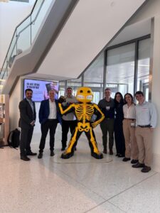 Equipe de ensino do Einstein e os alunos sendo recebidos na Universidade de Iowa. 
